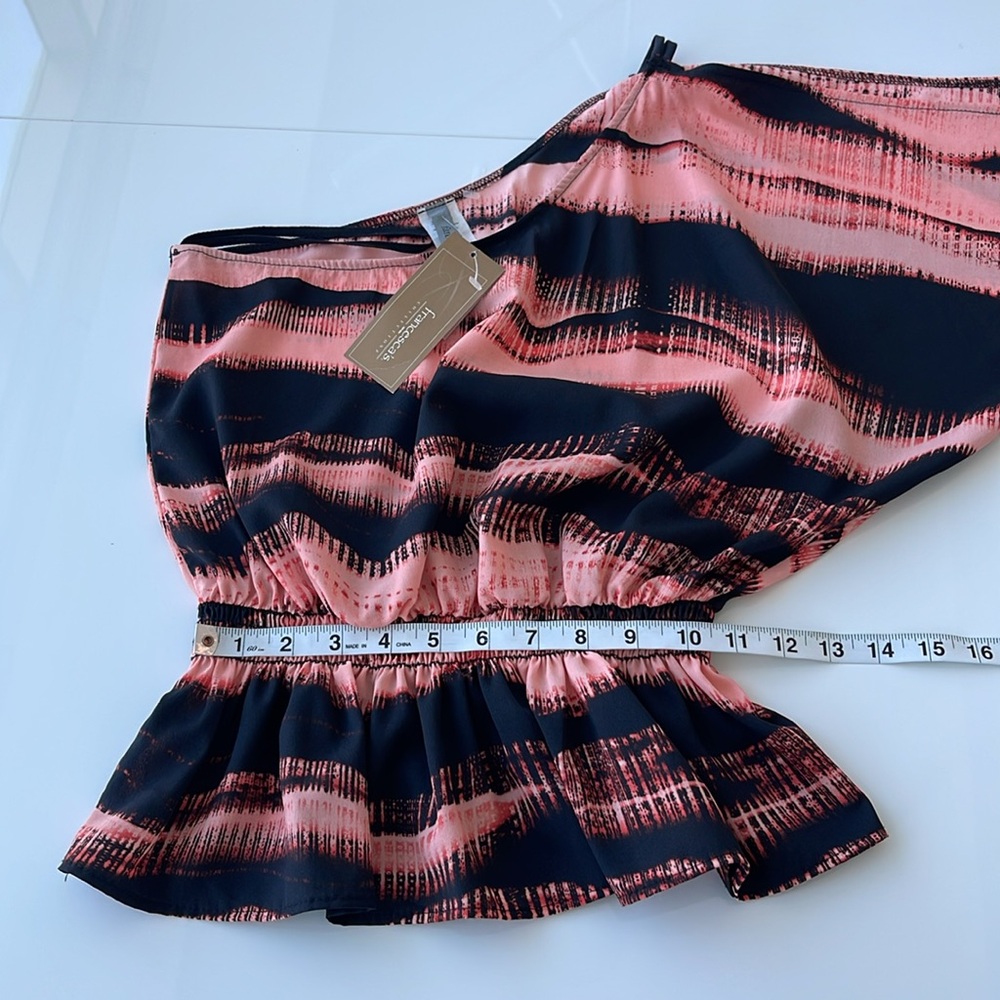 One shoulder Top - Picture 3 of 7